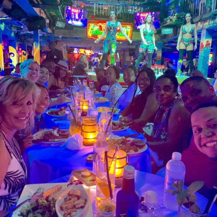 Dinner and Show at Mango's Miami Beach after Salsa lessons with Salsa Mia. Havana nights and great corporate event ideas in Miami