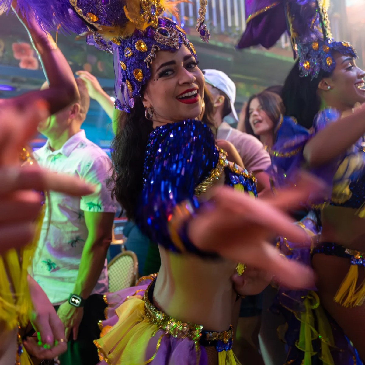 Spectacular live dancers and dinner show entertainment for corporate events in Miami Beach