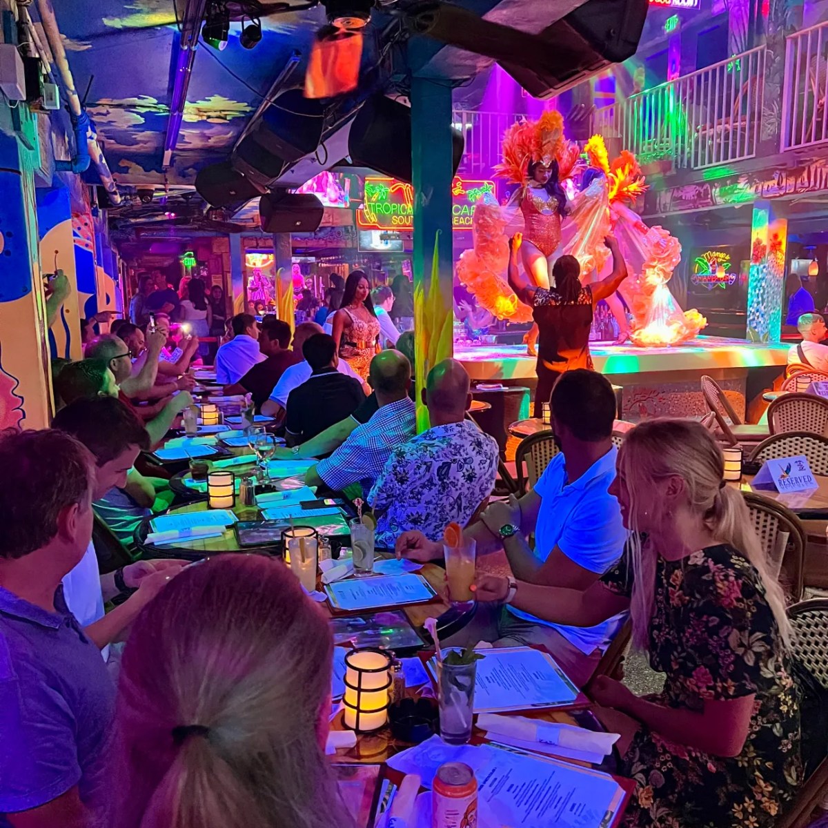 ﻿Corporate event dinner and live entertainment in Miami Beach with open bar and group dining at a vibrant Ocean Drive venue